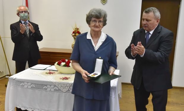 Olosz Katalin kitüntetése