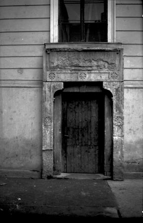 feliratos ajtókeret